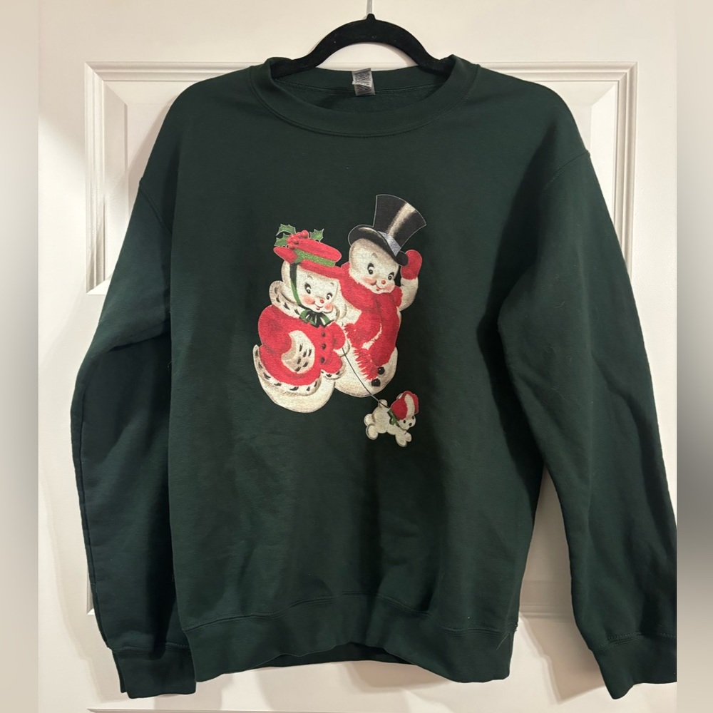 Gildan Heavy Blend Cozy Kitschy Vintage Retro Snowman Couple Winter Sweatshirt